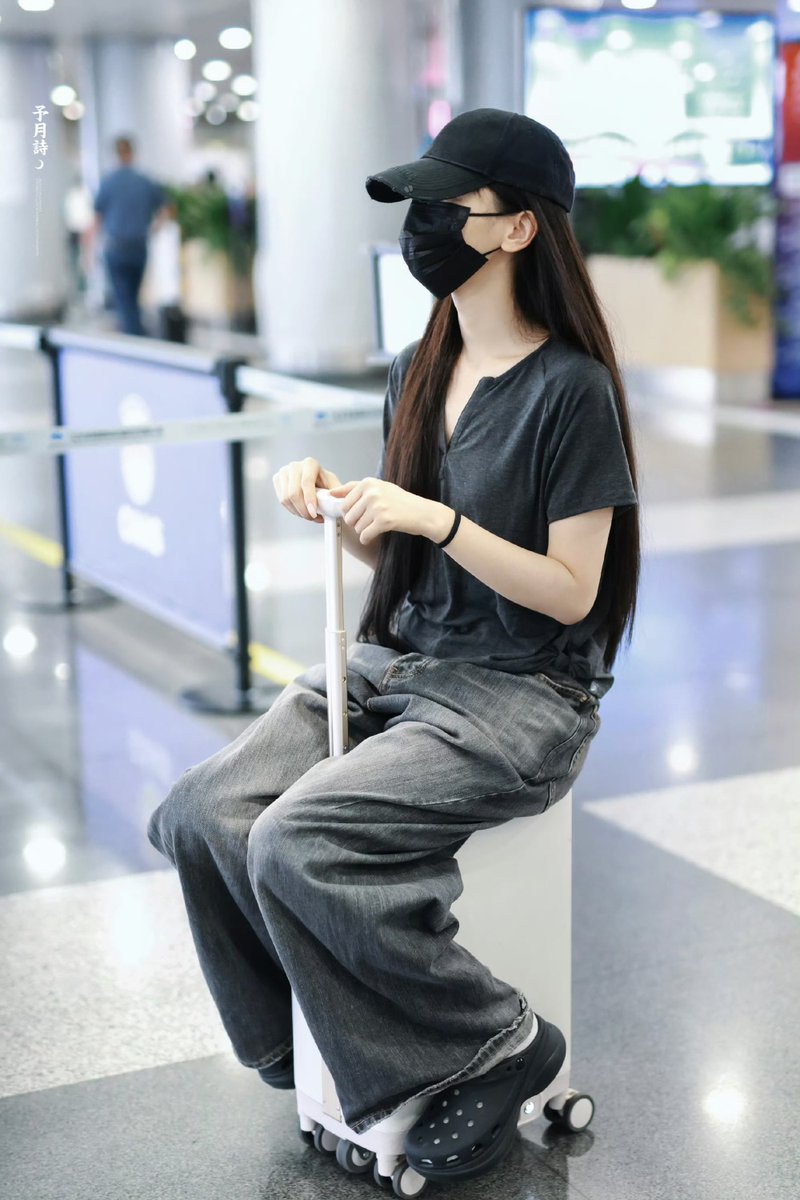 cookies__mc's tweet photo. 260921 베이징 ✈️

#양초월 #杨超越 #YangChaoyue #หยางเชาเยว่ https://t.co/7gAdguMFBu