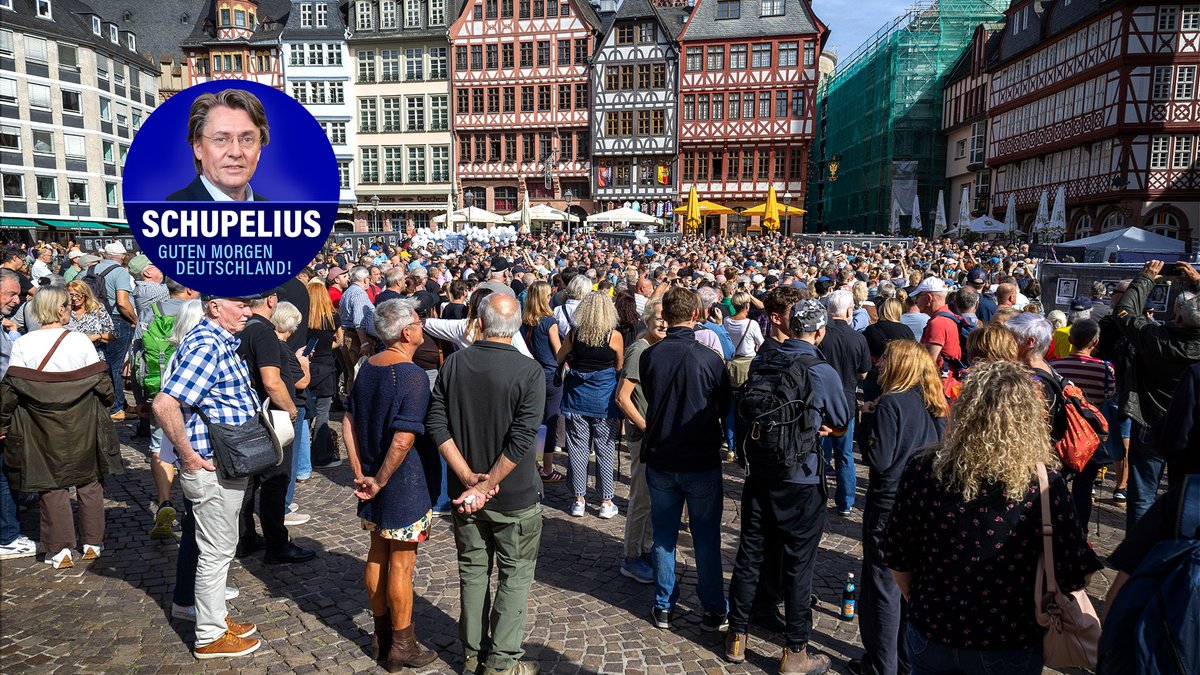 niusde_'s tweet photo. Angehörige von Terror-Opfern forderten in Frankfurt politische Konsequenzen. ARD und ZDF berichteten über den Trauermarsch (mal wieder) nicht.
https://t.co/W819d5wOWY https://t.co/MdwbJAcrgi