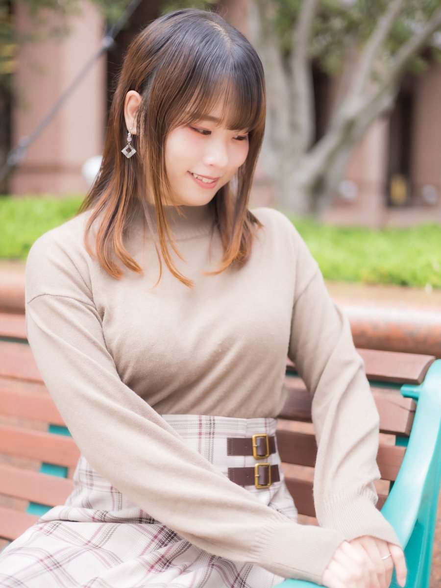 kakera721's tweet photo. 夏の欠片〜 Summer Portraits - No.1-②
「春の終わり、夏の気配。」
　　　　
5月の終わり。
春のやわらかさを残しながら、
緑の色は少しずつ濃くなっていく。
夏になる、その少し前。
陽射しだけは、もう夏だった。
　　　
🅜🅞🅓🅔🅛 しほ（@shiho0114sc）
　　　
#春から夏へ 
#ポートレートが好きな人と繋がりたい 
#東京カメラ部