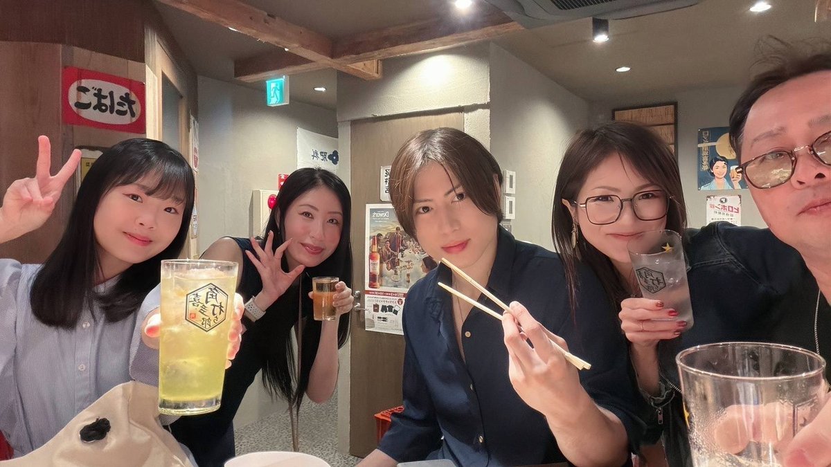 asari_1426's tweet photo. とりうしちゃん、Ryuさんとなりちゃん🥹
思い出いっぱい！！

LOVE🐙OSAKA....

(プールセプトのオーナーさんもテキーラ観覧車のゲームに混ぜた🥃)
@toriushi16 @R78782179 @narichanmgr @parliament12101 @Pool_Sept https://t.co/7yZ3dKps2k