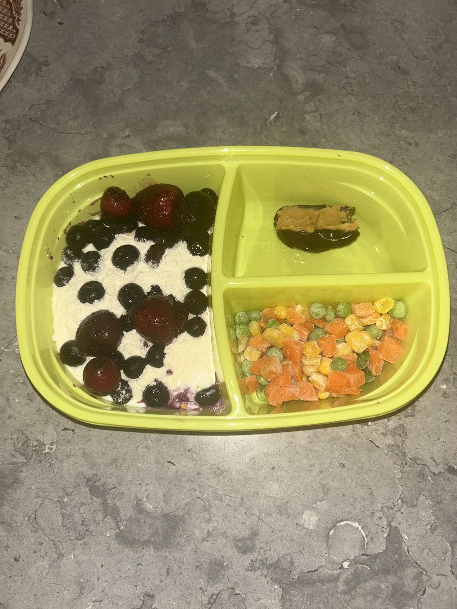hugespo's tweet photo. calm lil meal prep for lunch tmrw 🥹 329 cals 34g protein 3.4g fat 41.2g carbs https://t.co/7INvA9kp7k