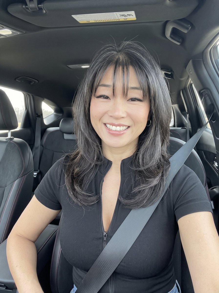 Lindalanu10's tweet photo. Would you date an Asian mom?   

 ◯ Yes  
 ◯ No  
 ◯ Depends https://t.co/MrLc70NYq1