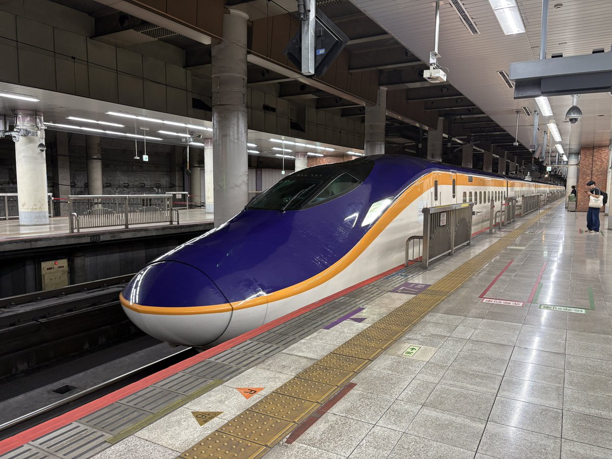 JRver130's tweet photo. 東海道新幹線かってくらいやたらと新幹線来る上野駅 https://t.co/LqP4aEaqx1
