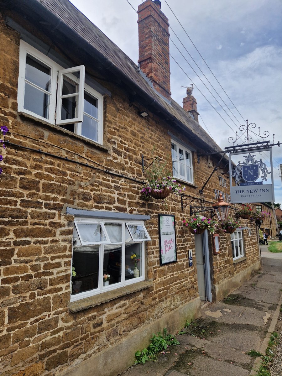 danielrbates82's tweet photo. 📍New Inn, Middleton Cheney, Northamptonshire.
🍺: Butty Bach Premium Ale by Wye Valley Brewery.
Pub number 1342 visited since 16th August 2021
My pub review: https://t.co/OqdmjrFk4n
#pub #bars #beer #beers #ale #beerlover #beerlovers #craftbeer https://t.co/H8DwwWHHdy