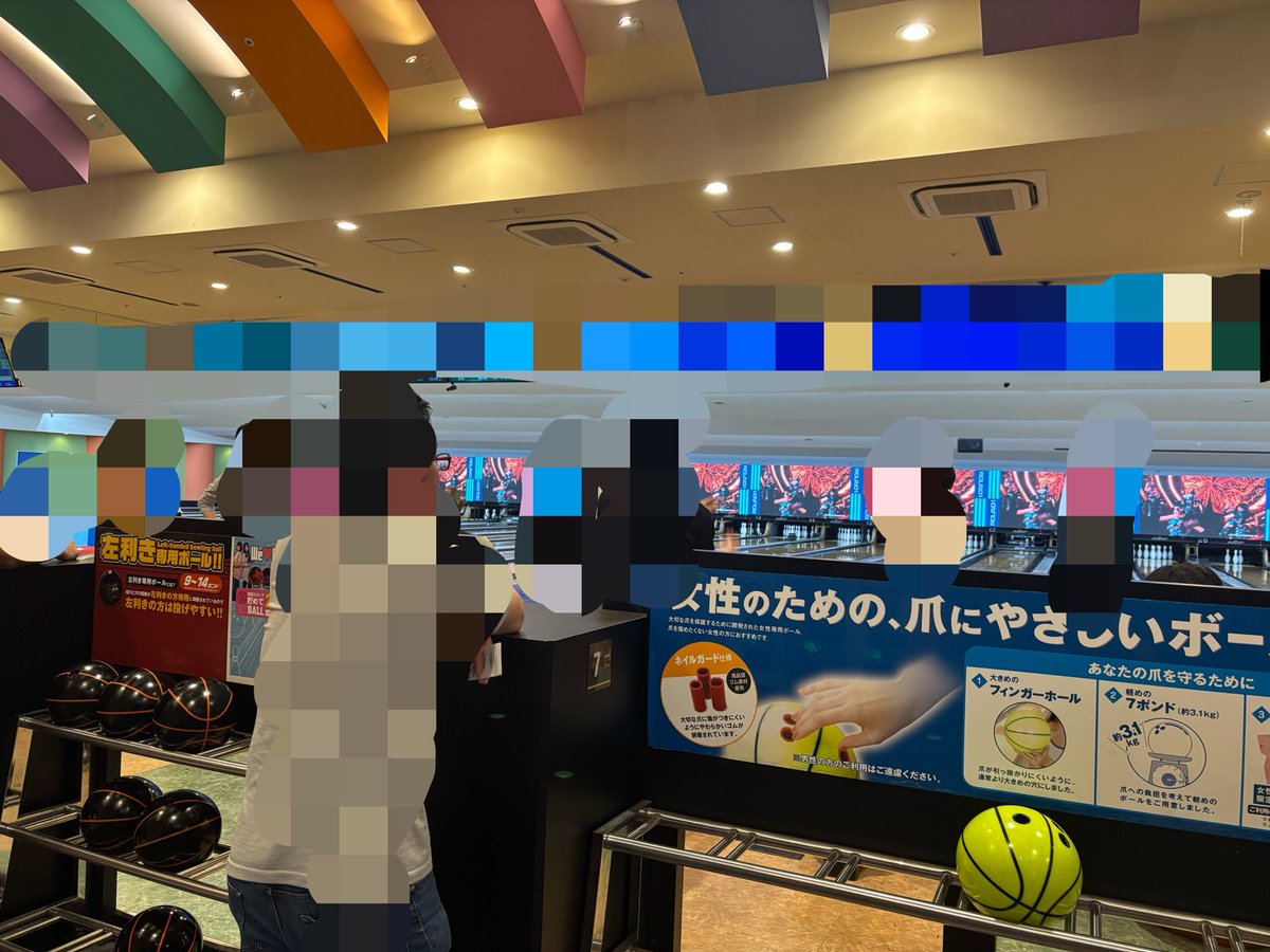 fmj8h's tweet photo. 友達とボーリング来た‼️🎳✨️
待ち時間あって今並んでますっっ https://t.co/mkyRezyQkM