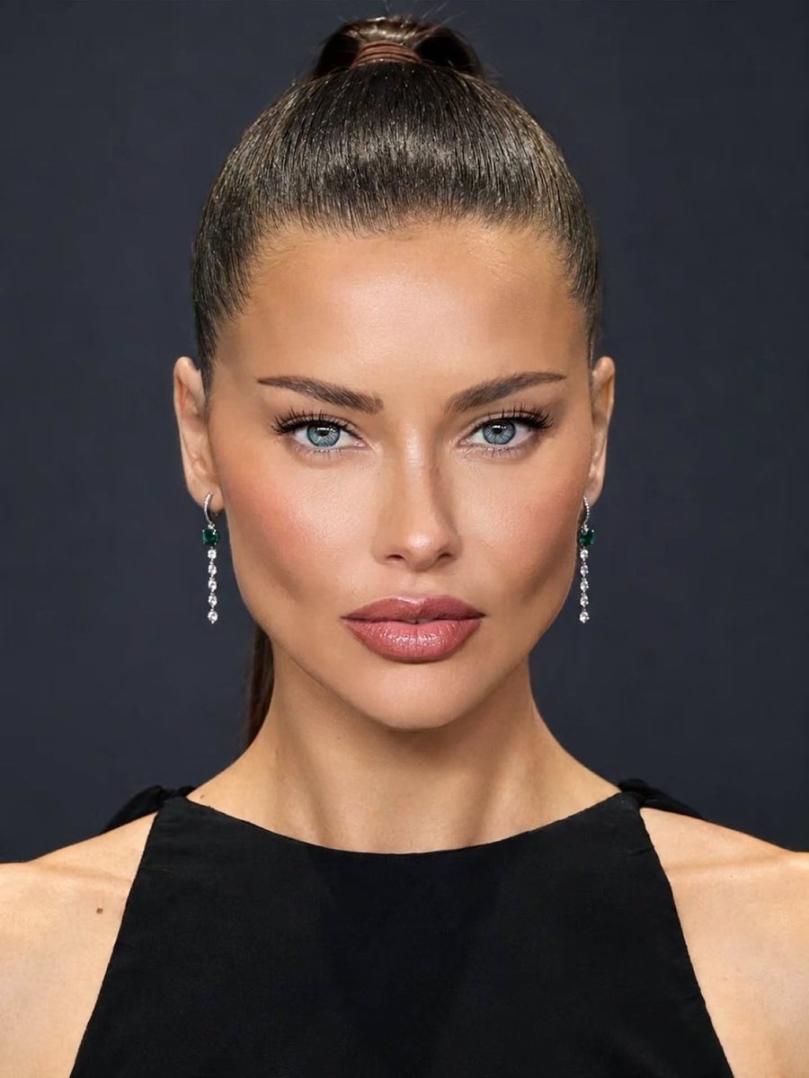 femmecrave's tweet photo. adriana lima 

2006                                  2026 https://t.co/lBGDbYvXnu