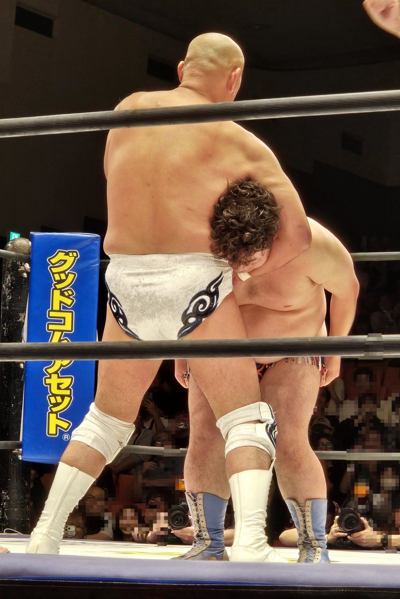 sternness0731's tweet photo. 本日はDDT 後楽園観戦！
秋山さん34周年おめでとうございます㊗️🎉👏
いろんな意味で迫力ある試合
そしてベルトもすぐ奪われたけど😱
めちゃくちゃ楽しかったです😆

#ddtpro 
#秋山準　選手 https://t.co/CUvS9qOA71