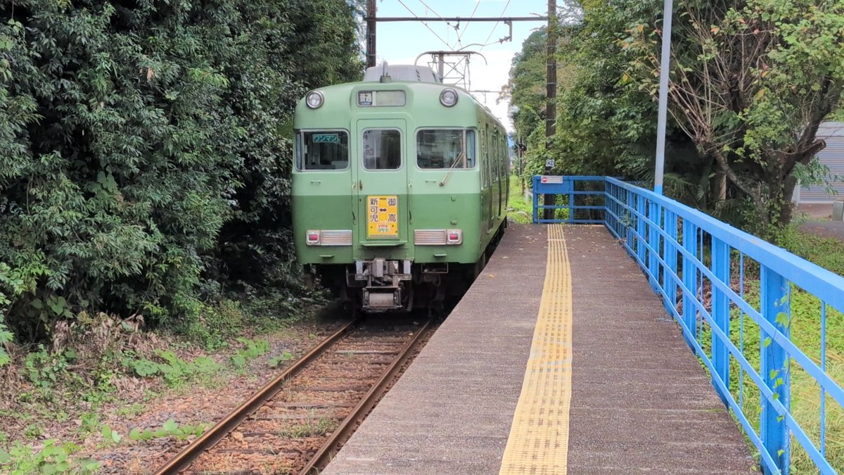 XwG0ct's tweet photo. 終点御嶽駅に到着しました
駅前にはある程度住居もありそれなりに人もいます
そして現在この区間では30分に一本列車が走っているのでそれで廃線は幾らなんでもなあという気がします
この件に限らず名鉄めちゃくちゃ廃線多いんですよね
もう少しやる気出して欲しいです https://t.co/hbA6tKVBDc