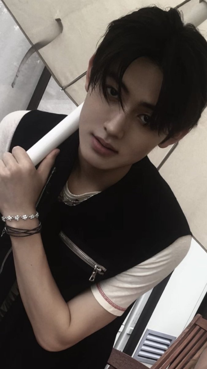 acaijoahae's tweet photo. DAMN EOM #SEONGHYEON FACE CARD IS INSANEEEEE😮‍💨 https://t.co/56RTaXrzJG