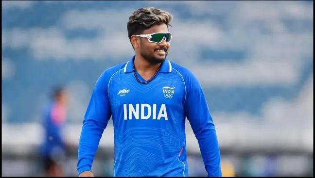 siyasilafda's tweet photo. 🚨 NEW JERSEY FOR TEAM INDIA 🚨

🇮🇳 Team India are set to wear a new jersey for the upcoming Asian Games.

• A new kit replacing the old one
• No BCCI logo on the jersey
• Only “INDIA” will be featured 🇮🇳
#Asiangames #indvsjapan https://t.co/SLDA4PDTzh