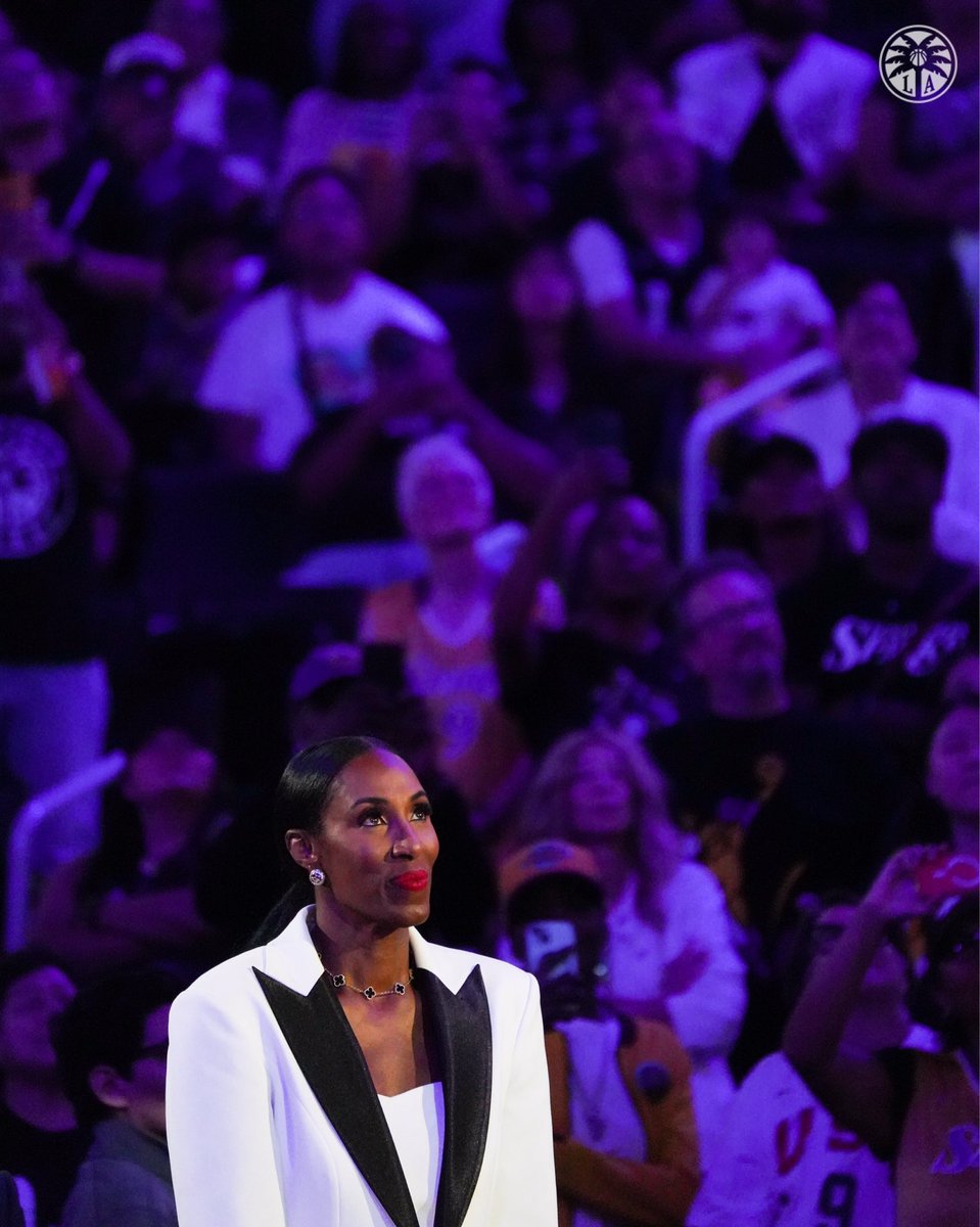 LASparks's tweet photo. Sweet dreams, Sparks fam. https://t.co/SiW0YDNznv