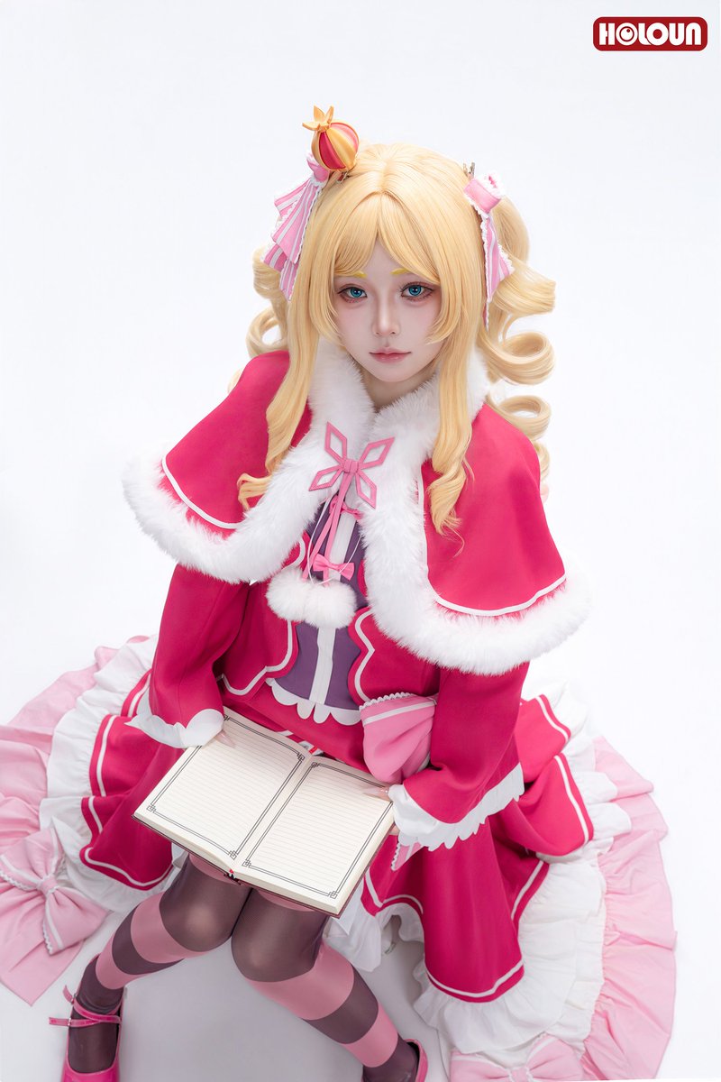 HOLOUN_cosplay's tweet photo. リゼロ衣装着用写真共有✨

ベティーのコスプレ衣装の着用シルエットをご参考お願い致します😊

衣装購入⬇️
🛒https://t.co/M1hWJmqoQF
🛍️https://t.co/AXwZsQ2qaR

近日中に生産完了が予定です。興味がある方はぜひ確認ください。🙇‍♀️
#リゼロ #rezero #Re0 #ベティー #ベアトリス https://t.co/mc9uUyYKse