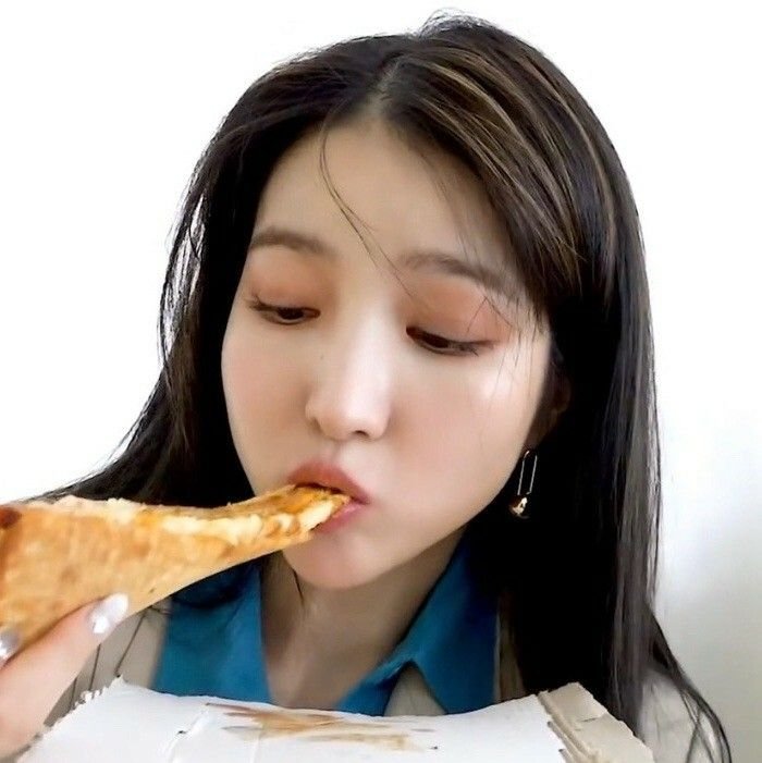shalvaforv's tweet photo. @yutjimin @valeryforv Terimakasih cantikkk, semangat untuk hari inii. Yukk makan siang bareng aku https://t.co/27luKzDNCa