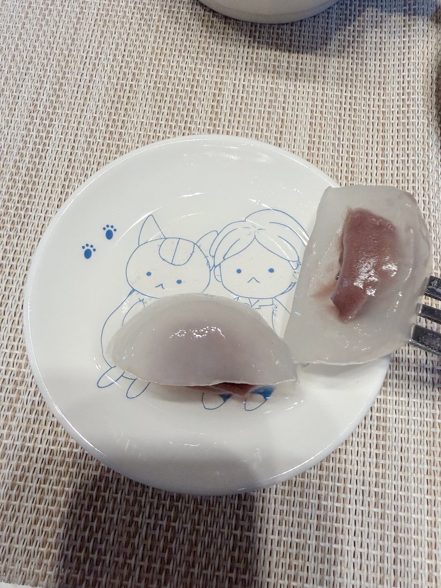 matoghina720's tweet photo. さわやか🍵と阿蘇伏流水まんじゅう
かわいい豆皿の出番です! https://t.co/CCahL0zXrT
