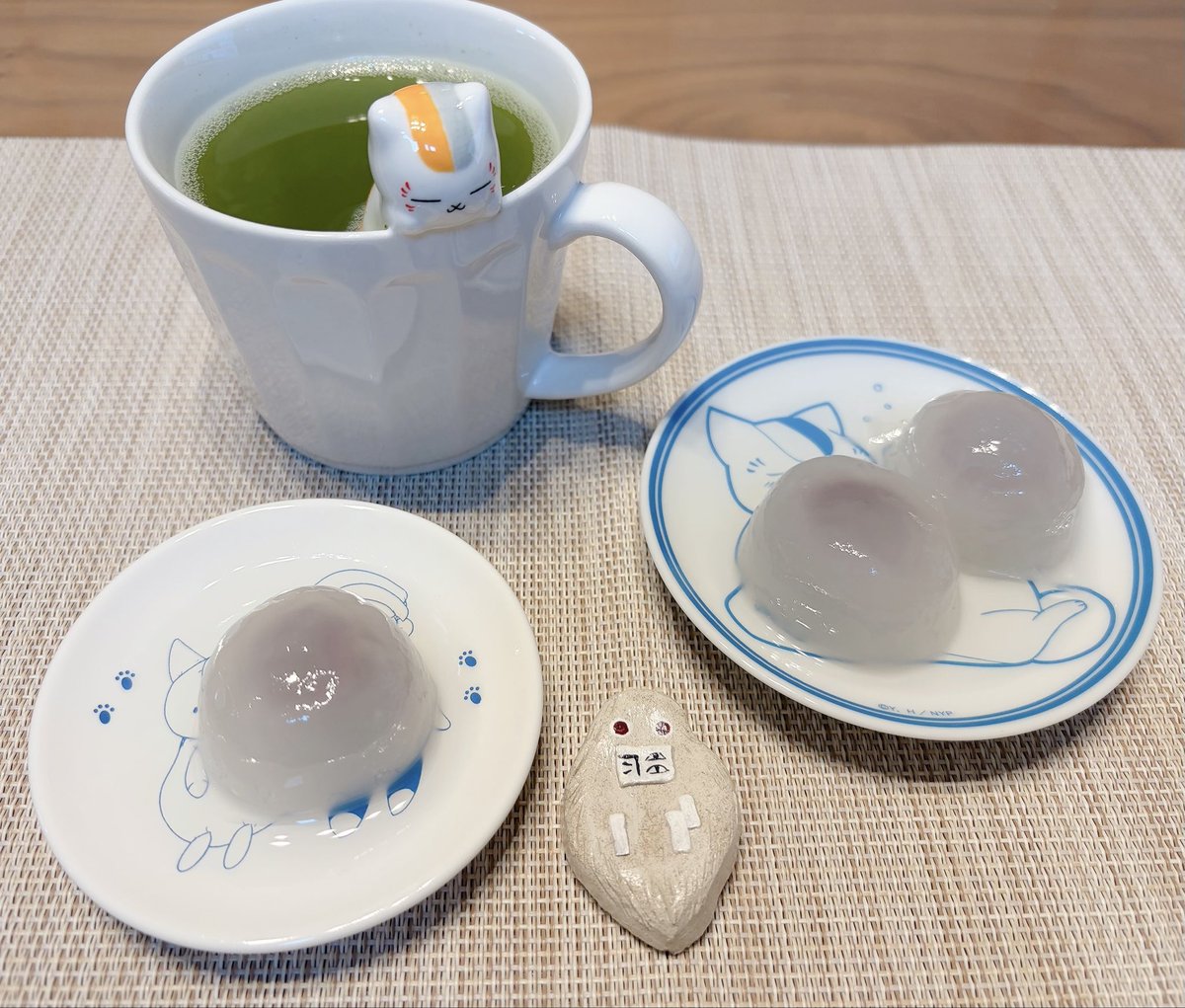 matoghina720's tweet photo. さわやか🍵と阿蘇伏流水まんじゅう
かわいい豆皿の出番です! https://t.co/CCahL0zXrT