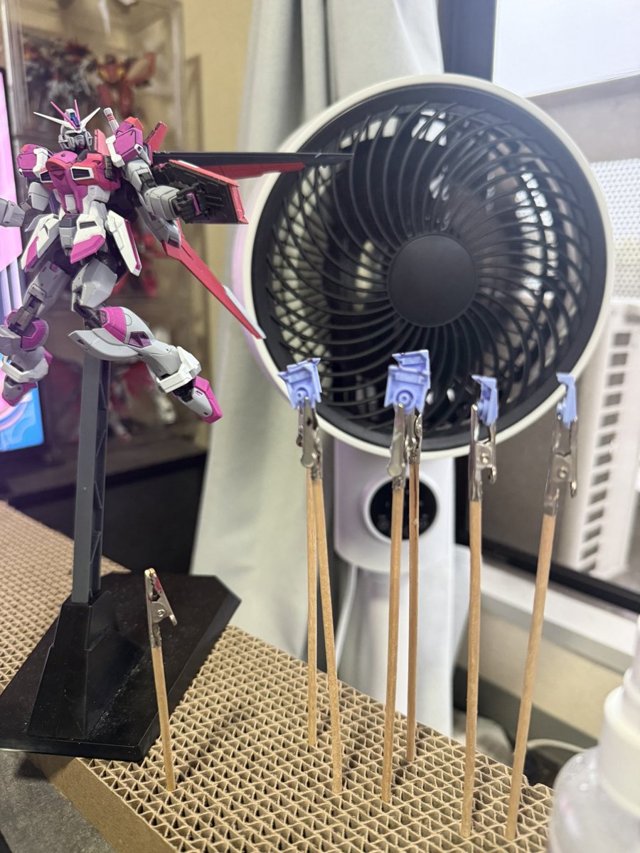 kiratomato_'s tweet photo. 我が家の口伝…
νガンダムはファンネルから作れよぉ〜 _:(´ཀ`」 ∠):_
完成系間に合わず
#はぐ組み https://t.co/cCxfG8RoCT