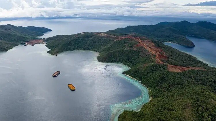 sibambaang's tweet photo. Bahlil Lahadia izinkan tambang kembali beroperasi di Raja Ampat.

Menteri ESDM telah mengizinkan PT GAG Nikel untuk beroperasi kembali di Raja Ampat, Papua Barat Daya, sejak Rabu (03/09). 

Langkah ini dikritik pegiat lingkungan yang menyebutnya sebagai "kabar buruk" bagi upaya "menyelamatkan RajaAmpat dari bahaya tambang nikel".

1 kata untuk Bahlil