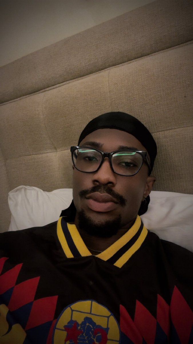 charles_goddy's tweet photo. Face is worth sitting on before going to work this Monday morning 🌚 https://t.co/KRuxQXZ3b1
