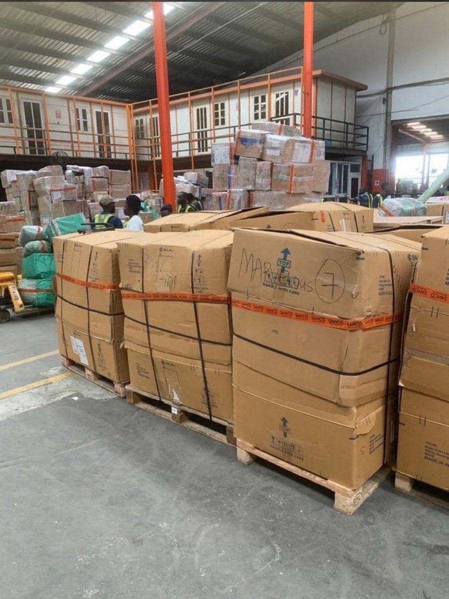 KleanLogistics's tweet photo. BREAKING NEWS:

Enjoy the EMBER Festive period Bonus!!!

Sends goods to UK, USA and CANADA for CHEAPER charges from now till December 31st.

The offer starts NOW!!

Please tell your friends to tell their friends and RETWEET for others. https://t.co/pJN8FnuG9F