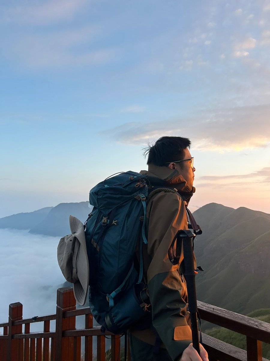 SyahputraAlams1's tweet photo. Just took the early train to a small lakeside town for a solo weekend hike—fresh air and quiet views hit different!， https://t.co/p1niVvwtg4