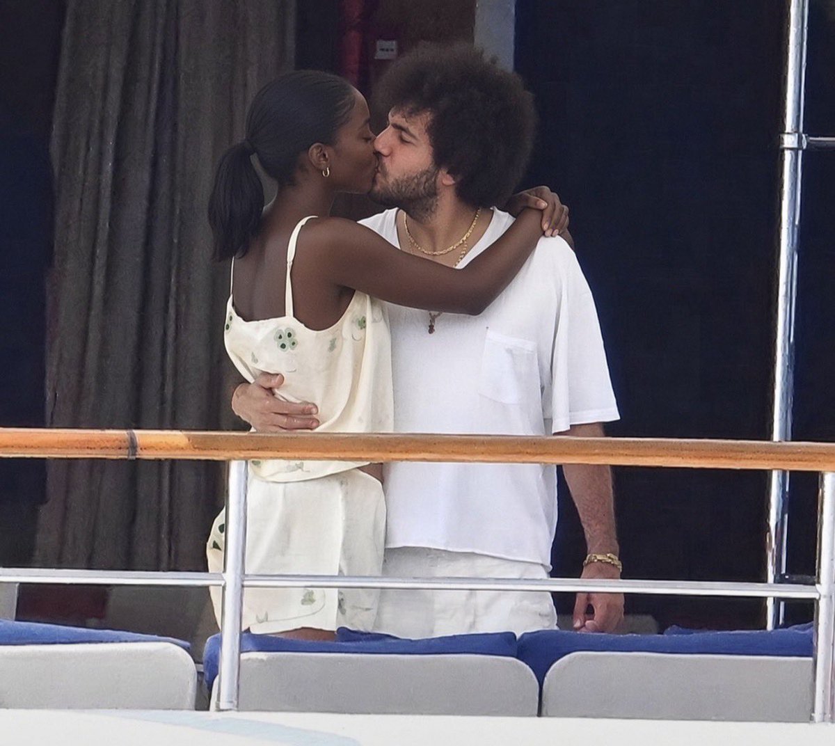 abee_fia's tweet photo. Selena Gomez reportedly broke down during an Instagram Live after her husband Benny Blanco was spotted in Ibiza with another woman 😳💔

"It's heartbreaking how Benny has been treating me.😪

He left me in Italy and went off with another woman...
I haven't seen him in days. I'm done with this marriage. I'm moving out of our house.💔💔