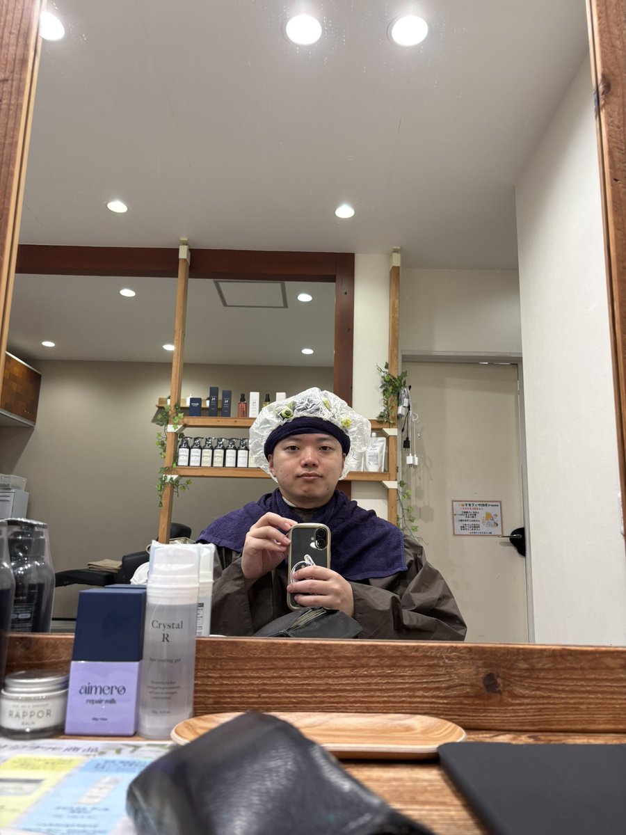 watarunrun8765's tweet photo. ぶんぶん！パーマ準備中 https://t.co/j3TqYNGxgY