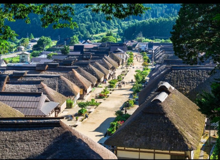 Travel_Beyond07's tweet photo. Ōuchi-juku, Fukushima, Japan 🇯🇵

Tucked away in Fukushima, Ōuchi-juku is a historic post town known for its traditional thatched-roof houses. The village once served travellers along an important route during Japan’s Edo period, and many of its old buildings have been preserved. https://t.co/P28JLlpu35