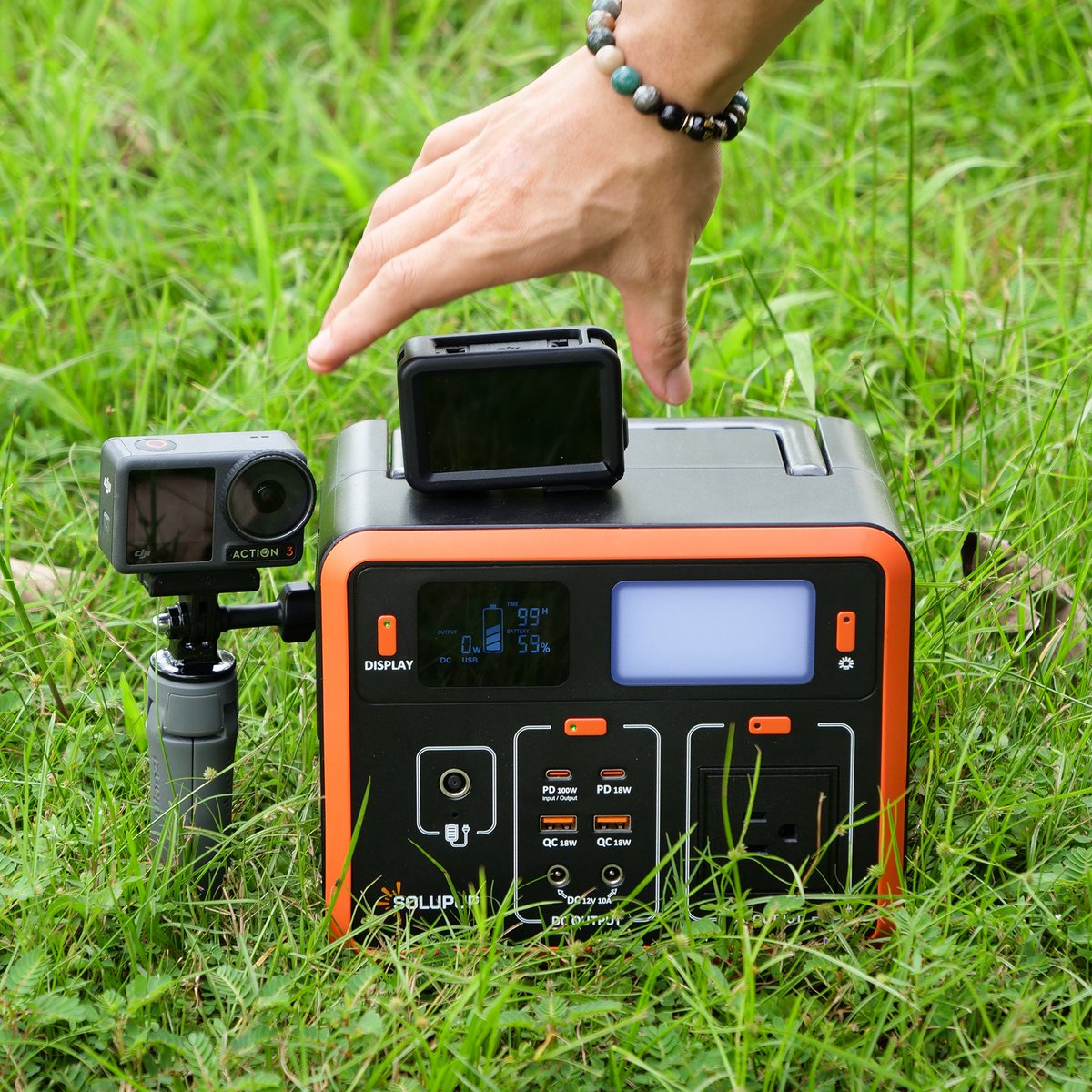 Solupup_global's tweet photo. SOLUPUP C300 — always light for camping, travel, and blackouts. ⚡

 #SOLUPUP #PortablePowerStation #CampingEssentials #powerstation https://t.co/Wd3aNE7R3L