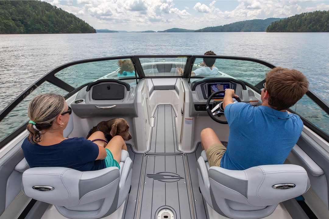 MegEngleby7i's tweet photo. Treat your family and dog to an unforgettable day on the water aboard the stunning Chaparral 21 SSi OB. With a reliable Yamaha outboard, it delivers performance, style, and spacious comfort for everyone. Call +1 613-634-3416 to book your test drive. https://t.co/JLin7K541S