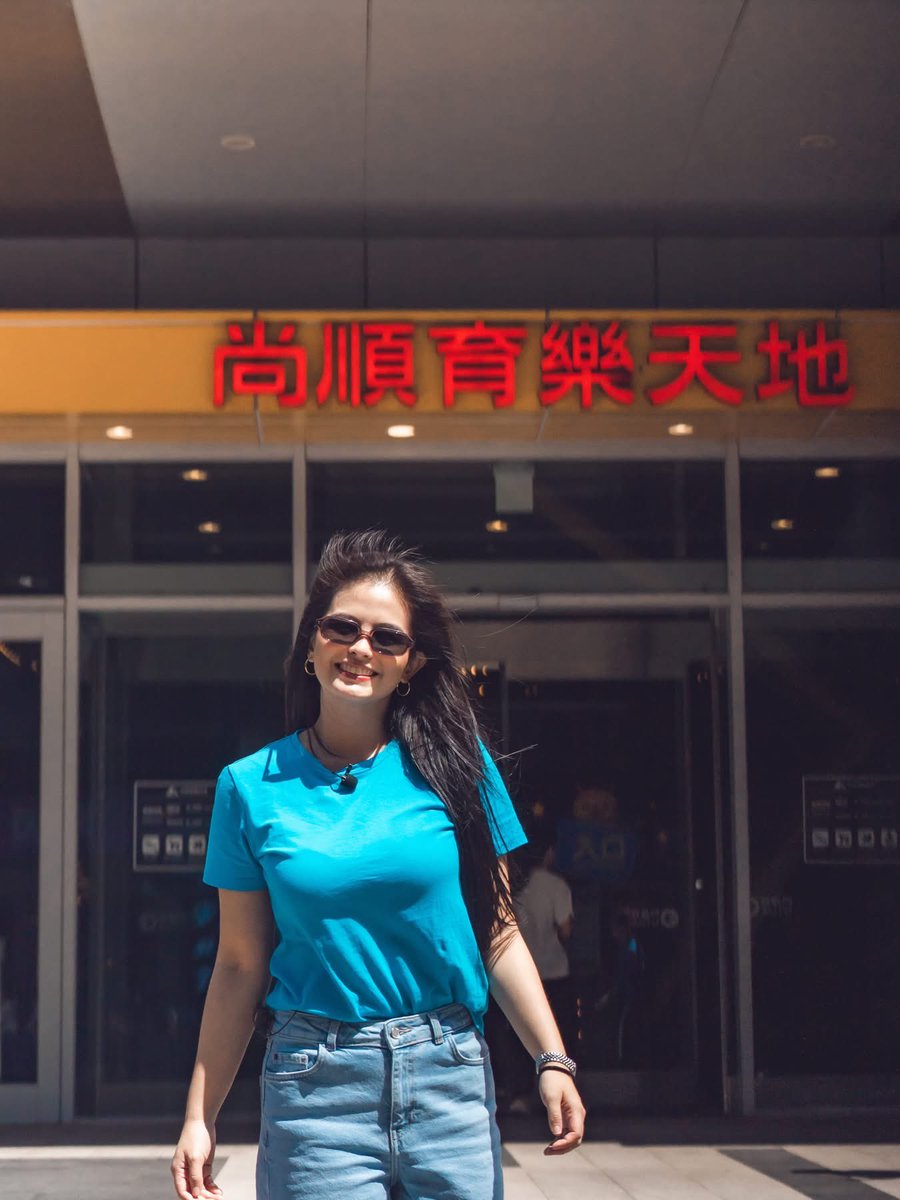 lalapresaaaa's tweet photo. POV: rich mong Tita na nagtatrabaho sa Taiwan na pinapadalhan ka allowance monthly https://t.co/Xb0zEPUgUL