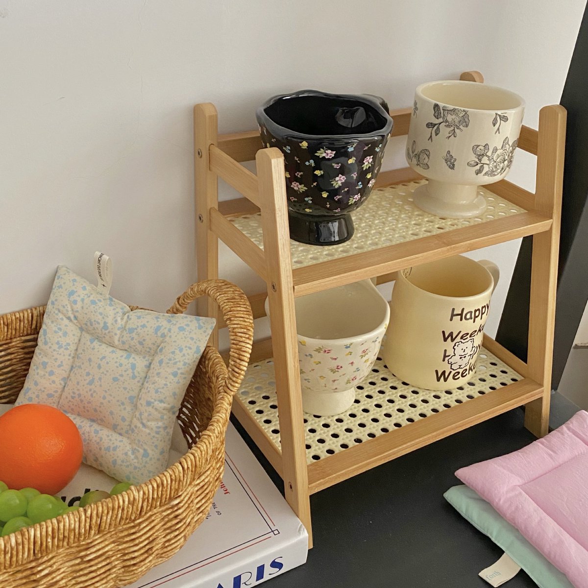 Farikhi98475073's tweet photo. Decluttered my old shelf today—kept only what sparks joy! A cozy mug, a vintage notebook, and a few plant cuttings. Less stuff, more peace , https://t.co/T1XCAEdPhn