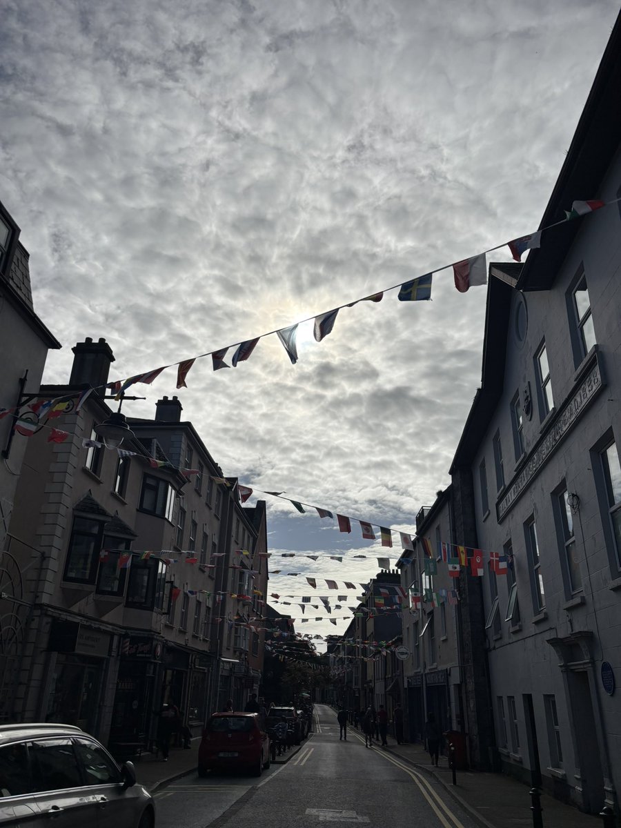 bec_0's tweet photo. roaming the streets of galway https://t.co/ETOGDaNjoi