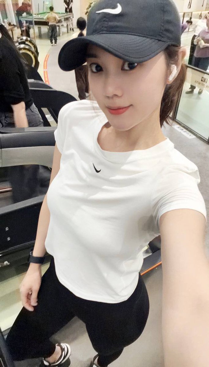_saziye's tweet photo. 老公在家里有时候聊天不太方便，大家都用什么不容易被另一半发现的 App？？？嘿嘿😁 https://t.co/dAvKWZh00i