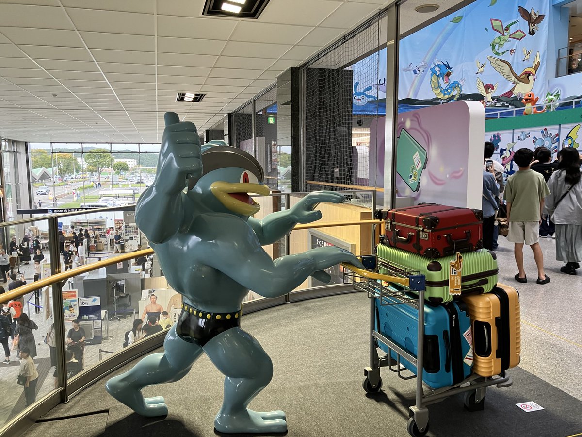 jisama269's tweet photo. ポケモン空港✈️
思った以上にポケモンだらけ！ https://t.co/V79iNzf6YF
