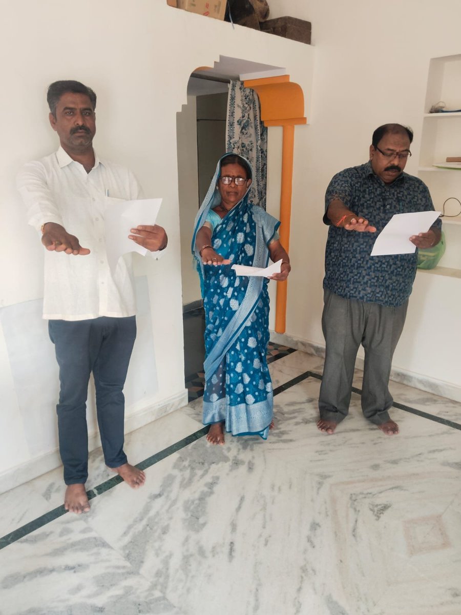 FobFpo's tweet photo. #SHS2026 ಅಂಗವಾಗಿ @CBCKalaburagi ಕಚೇರಿ ಸಿಬ್ಬಂದಿ ಸ್ವಚ್ಛತೆಯೇ ಸೇವೆ ಪ್ರತಿಜ್ಞೆ ಸ್ವೀಕರಿಸಿದರು 
 
#SHS2025 #SwachhataHiSeva2025 #SwachhBharatMission #Swachhotsav #SevaParv #SewaPakhwada 

@CBC_Bengaluru @PIBBengaluru https://t.co/UvO4qvYHU9