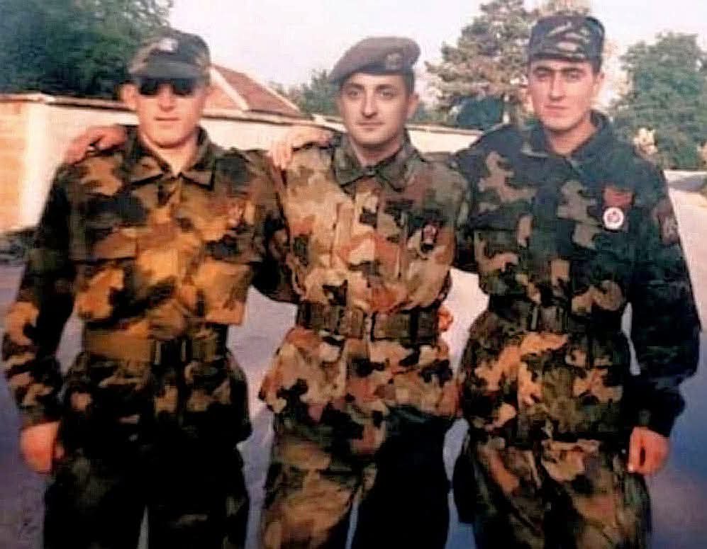 NemanjicZoran's tweet photo. НЕК ПОКАЖУ У СНС ВОЈНЕ КЊИЖИЦЕ НЕ ТРЕБА ТВ ДУЕЛ!!!

ИЛИЈА СРДАНОВИЋ ПРВИ НА ,,СТУДЕНСКОЈ ЛИСТИ,, БРАНИО ЗЕМЉУ ЛЕЧИО ЉУДЕ!!!
НЕКО СЕ ТАД УСЕЉАВАО У СТАН ДОБИЈЕН ОД ДРЖАВЕ https://t.co/fEj1JLjijg