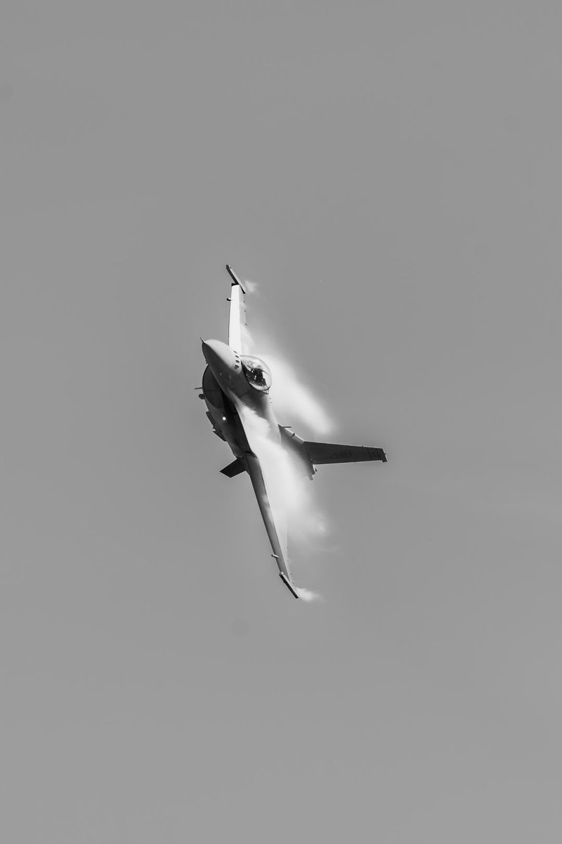 ondrejsramekcz's tweet photo. Vipers @#DnyNATO 2026
Speed, power and afterburner!
Slovak AF, @HAFF16DemoTeam and @soloturk https://t.co/1ibr0JwRUn
