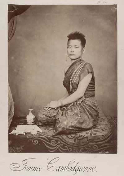 LaihounO93954's tweet photo. មជ្ឈមណ្ឌលស្រាវជ្រាវនៃសាកលវិទ្យាល័យភូមិន្ទវិចិត្រសិល្បៈ  ៖English and French below) នេះជារូបស្ត្រីខ្មែរម្នាក់ដែលមានសម្រស់ស្រស់សោភា ឈ្មោះថា នាង សុខ ជា #Cambodai https://t.co/9OhwmnmLvl