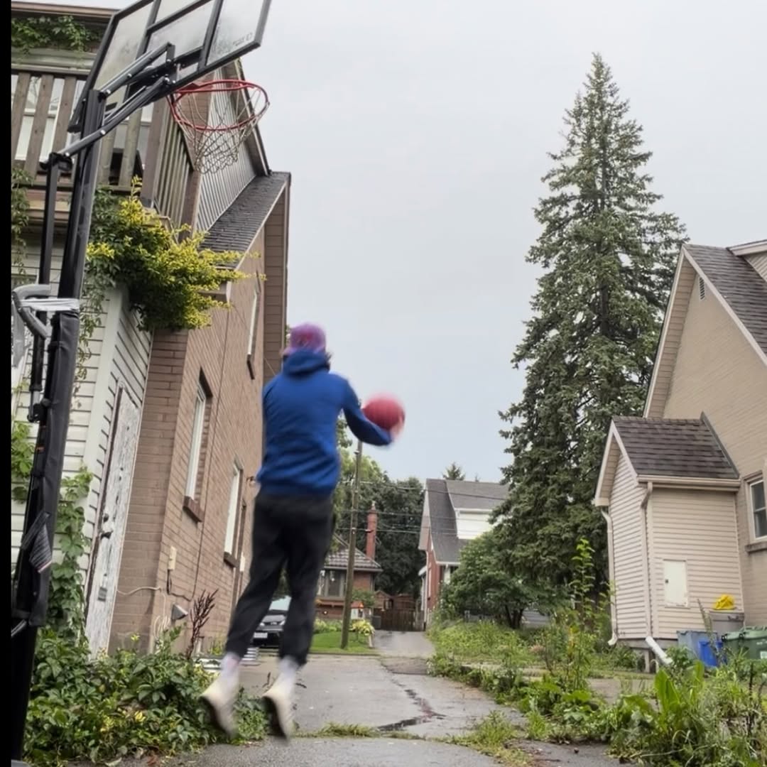DewittTruejwth's tweet photo. The basketball finally fell out of the hoop. https://t.co/9ak380wFuP