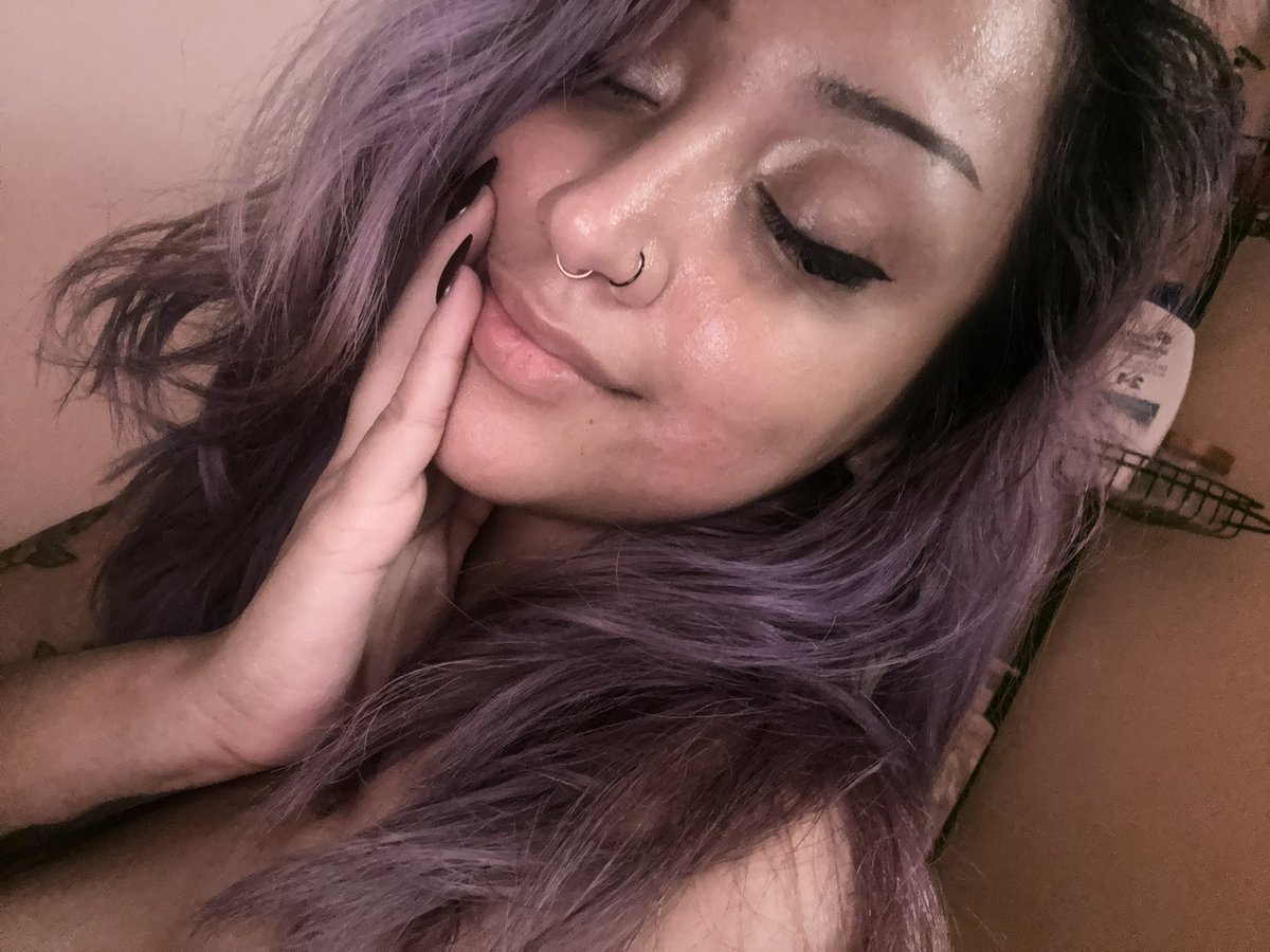 _ghostiebaby's tweet photo. High me thinks I look real cute right now https://t.co/jso5zBvMIQ