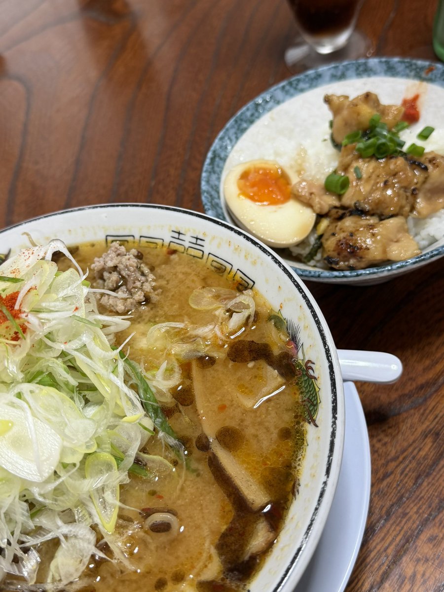 h1m_pn's tweet photo. 2時間延長阻止してラーメンなう😤 https://t.co/nY20khtydo