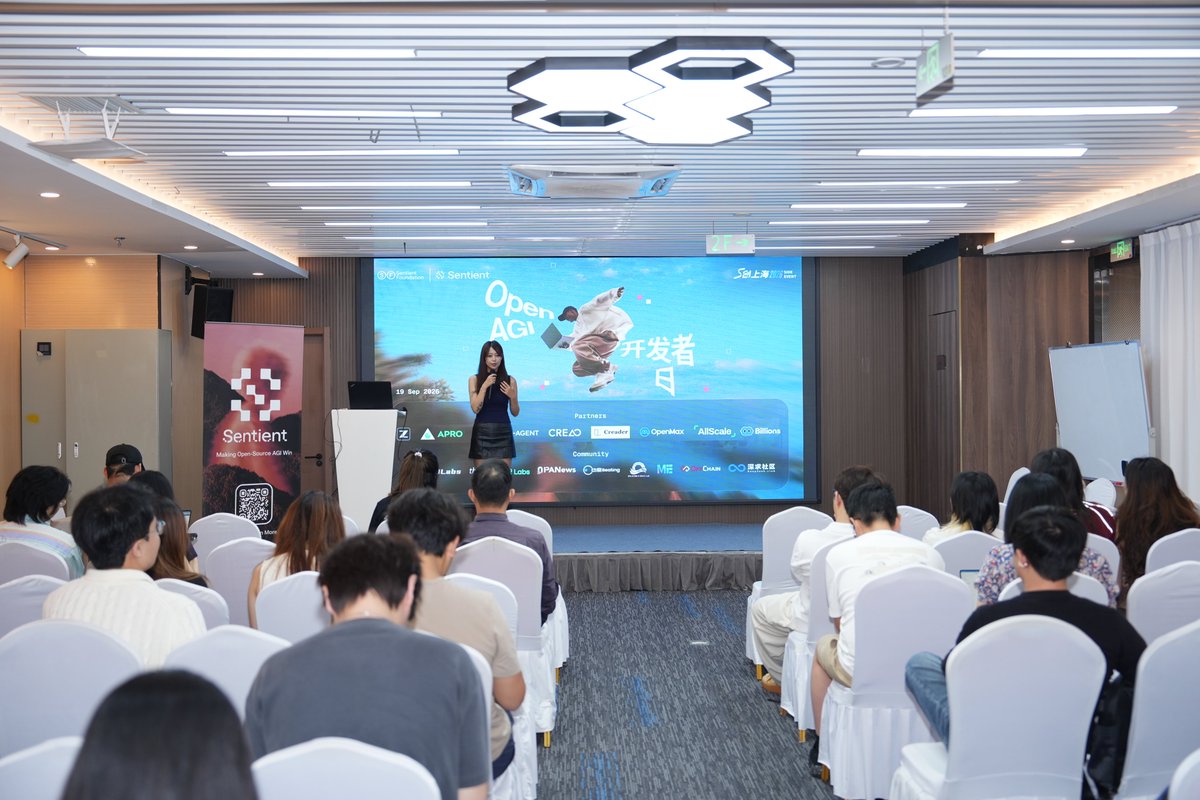 sentient_zh's tweet photo. 9 月 19 日，Open AGI Builders Day 再次来到上海！

这次我们邀请了来自 AI 产品、Agent、开发者工具与基础设施等不同方向的 Builders，一起分享正在构建的产品，也围绕 Agent 时代的产品、交互与控制，以及 如何从 Demo 走向真正的 AI 生意 展开了两场 Panel 讨论。

从技术到产品，从 Demo 到商业化，感谢每一位来到现场分享和交流的朋友！