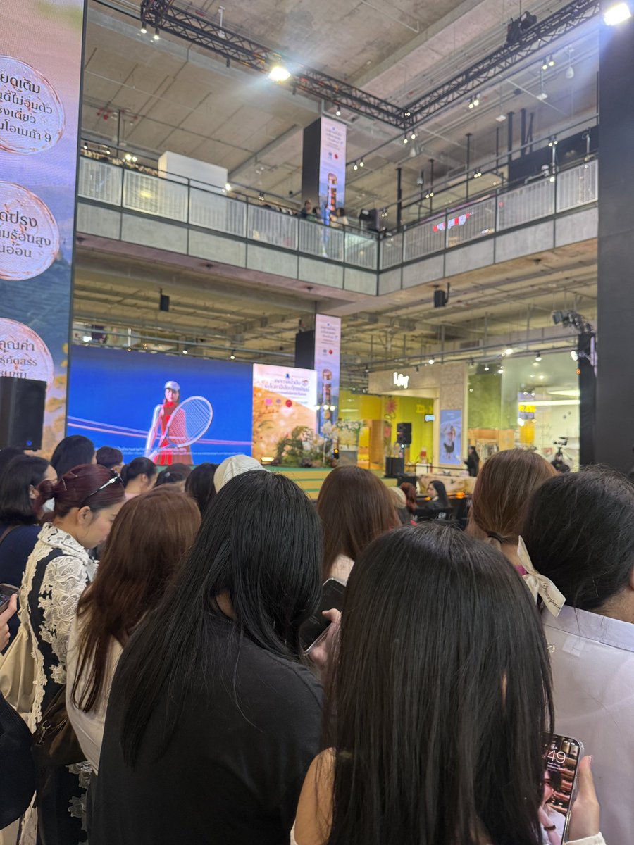 TanSaowanee's tweet photo. ดังใกล้มาแล้ววววว มีคนมารอเยอะเลยยย 🙌🏻🙌🏻

DUNK X PATPAT

#CamelliaOil2026xDunk https://t.co/HtCWPo1Y5d