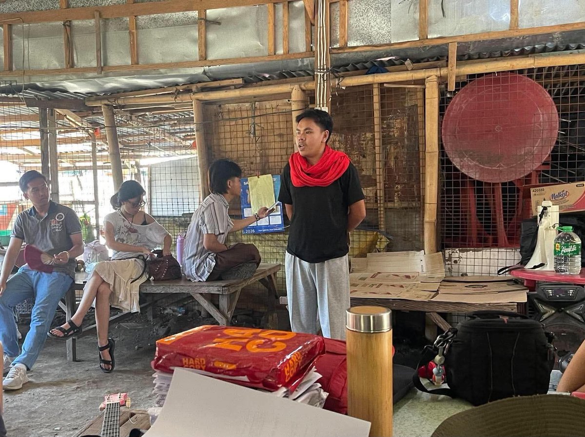 uplbperspective's tweet photo. TINGNAN: Naglunsad ng Solidarity Program ang mga mamamayan ng Santa Clara, Batangas City, kasama ang iba’t ibang sektor bilang bahagi ng paggunita ng ika-54 anibersaryo ng Martial Law.
#ML54
#BahaSaTK
#NeverAgainNeverForget https://t.co/rmKa8mgeIA