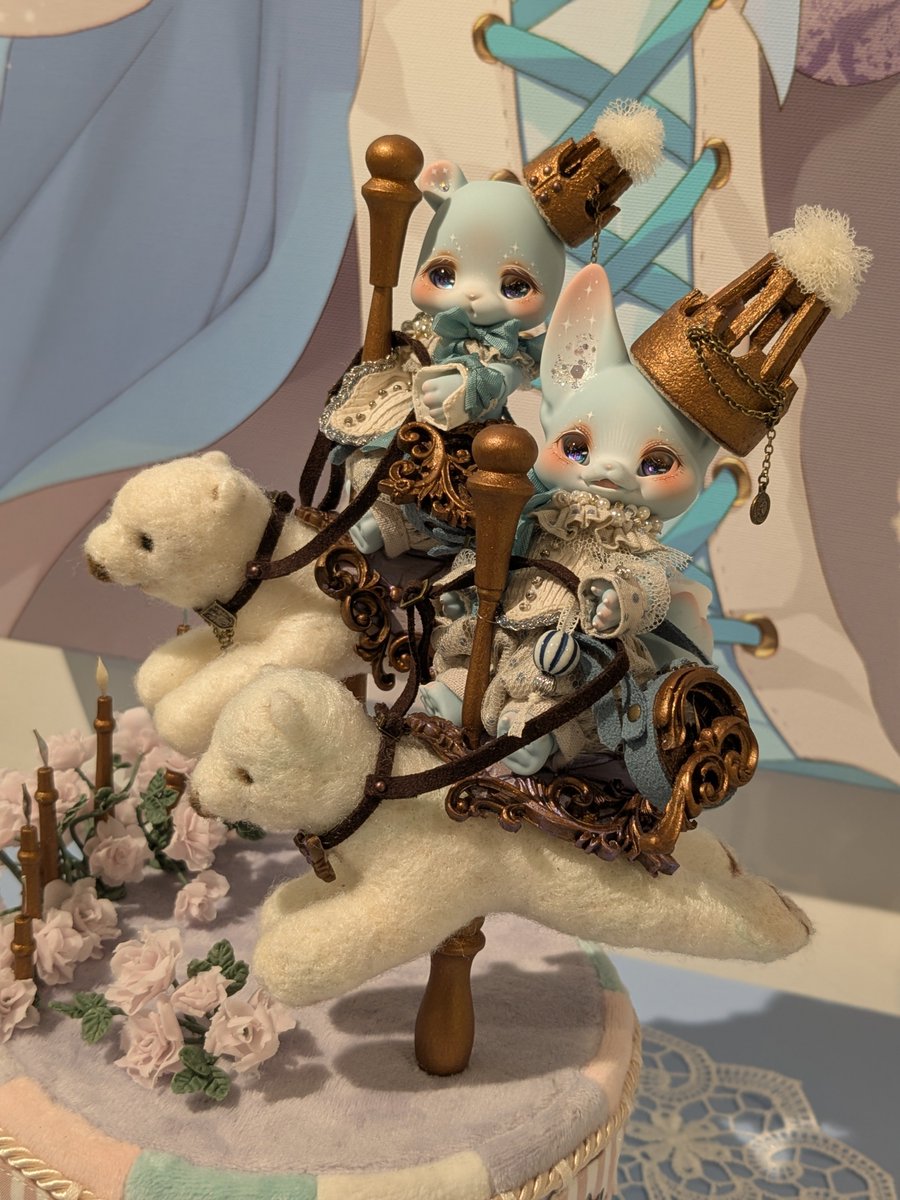 taka51241's tweet photo. つばす先生のちいさいもの展に行ってきました。
女の子ちゃん達も可愛いし、ドールちゃん達もキャラに合わせて、とても可愛くて美しかった〜✨️

グッズもたくさん買ってしまった。選べんよ…。さっそく飾るぞ〜！色紙は…リベンジしたいですね。うんうん。 https://t.co/KoHRDd2IfT
