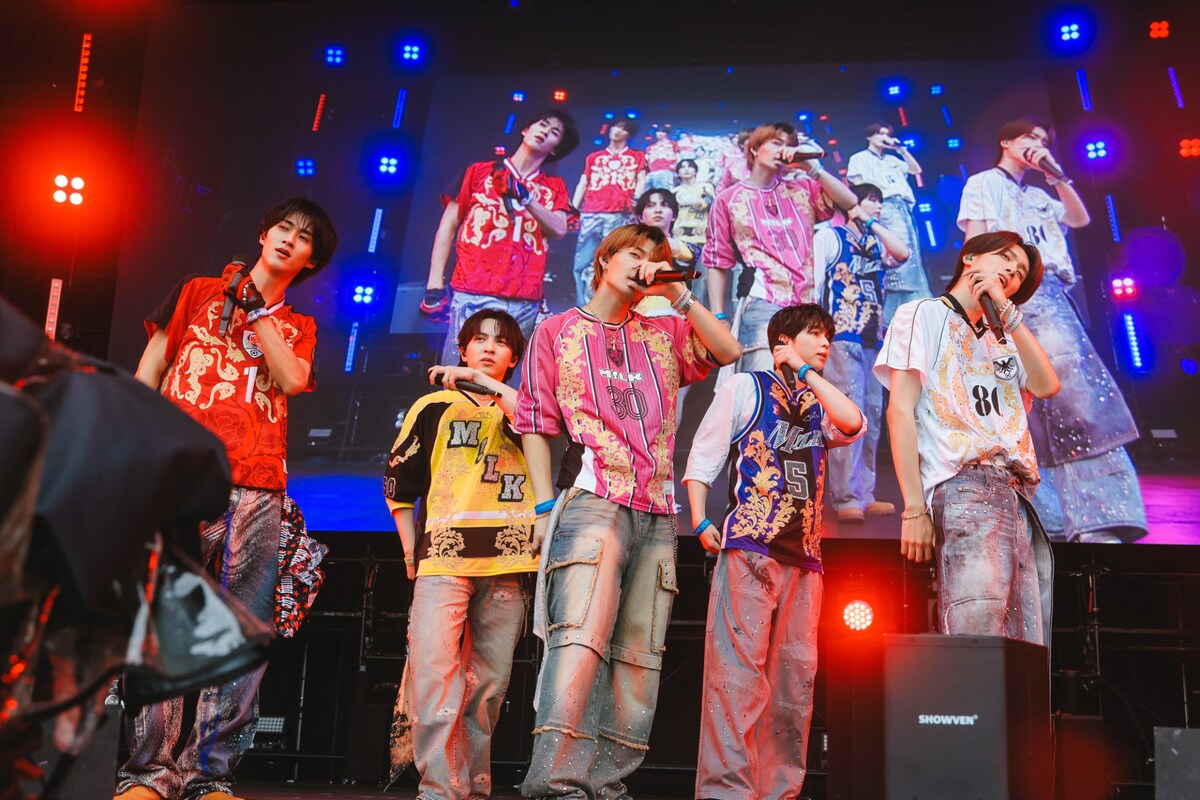 RIJF_fcinfo26's tweet photo. 初ロッキンのM!LK、最高すぎた🌈
雨の大観衆に届けた“爆裂アイドルパワー
全力の愛と笑顔で会場をひとつにする5人、本当に輝いてた💖

#MILK #RIJF2026 #ロッキン https://t.co/QtZaTCw9jQ