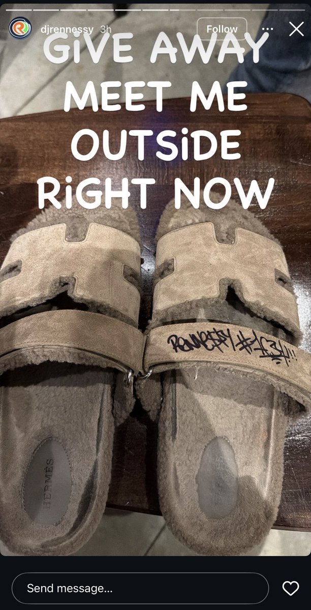 goodbaiii17's tweet photo. then he goes on and gives his stinky ass shoes away https://t.co/43jZzCr6Ss