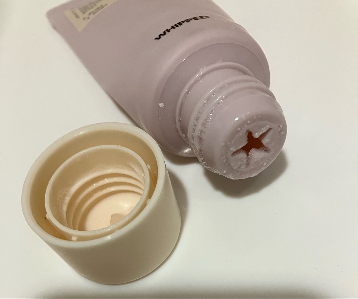 like_kirei's tweet photo. ホイップドのヴィーガンパックスクラブミニサイズ、使い切り。

スクラブが硬くて少量で泡立つのでかなりお気に入り。現品購入済み。

ただ現品はジャータイプなので、正直このミニチューブの方が使いやすい。出口も⭐︎形になってて可愛いし。

🔗https://t.co/9Lok4CJOWq https://t.co/drUXk3kNjK