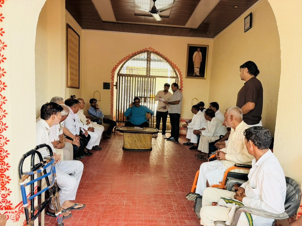 DhirendraGBN's tweet photo. जनसंवाद। #MLAJewar 
#CampOffice #Rabupura https://t.co/5DQIgQteFk