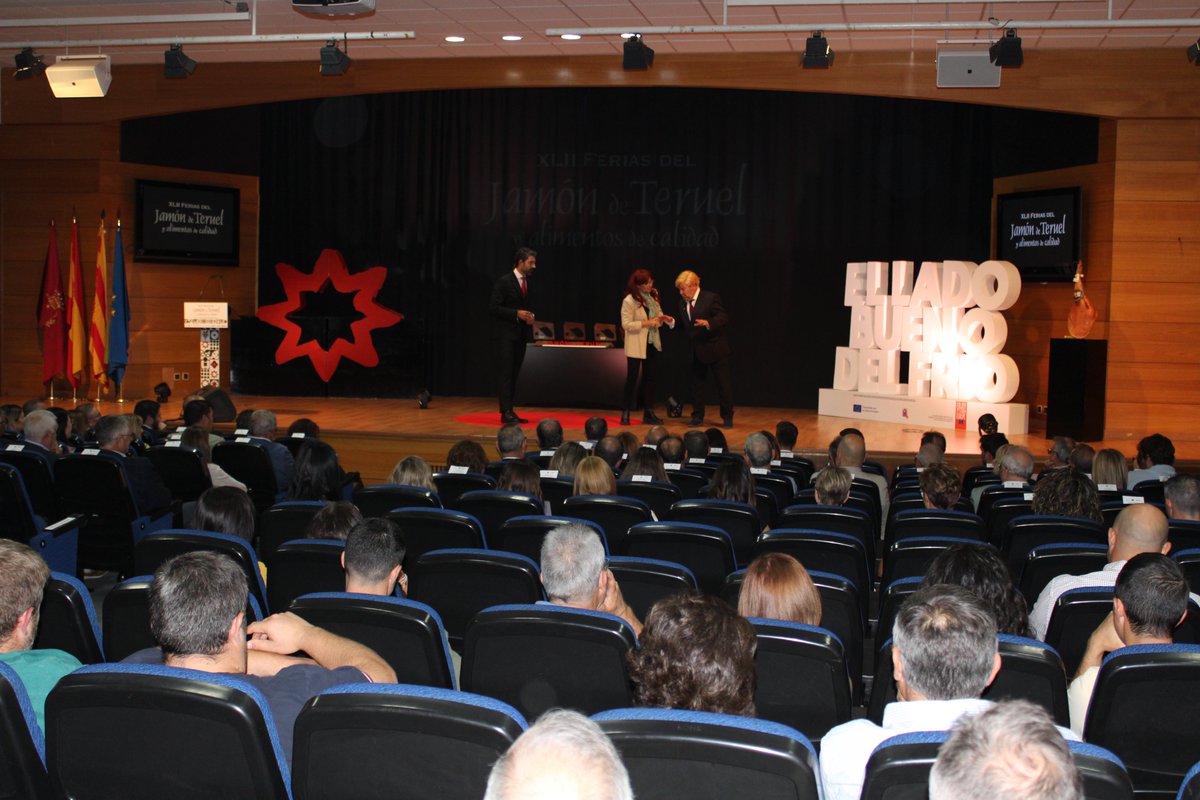 CEOE_Teruel's tweet photo. El viernes asistimos a la entrega de las Medallas del Concurso de Calidad Jamón y Paleta de Teruel 2026.
 Las empresas premiadas fueron:

🥇 Rokelín, mejor jamón
🥇 Jamones Peñarroya, Mejor Paleta
🥈 Sierra de Mora
🥉 Jamones Pastor
👏 Enhorabuena a todos los premiados. https://t.co/8ZIsXyvr2c